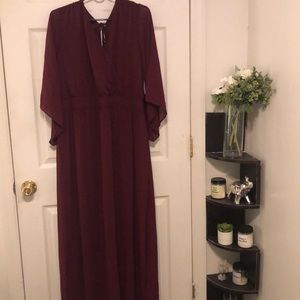 Wine maxi dress with loose sleeves. V neckline.